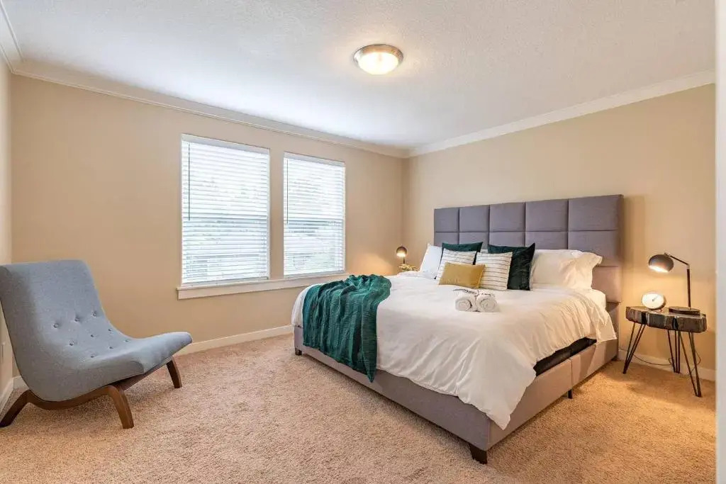 Modern home, Four bedrooms, King Beds