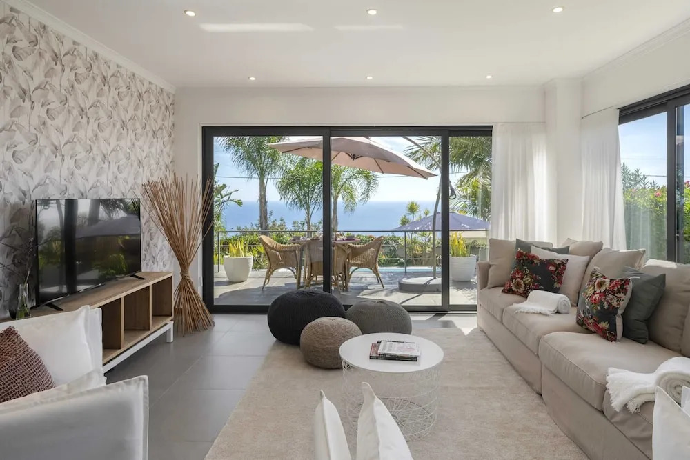 Pool, Garden and sea View - Villa Hibiscus