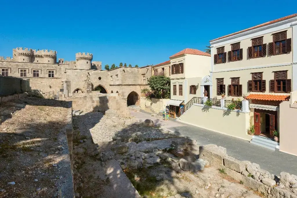 Nikos Takis Boutique Fashion hotel