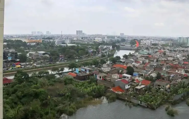 Comfort and Clean 2BR at Daan Mogot City Apartment By Travelio
