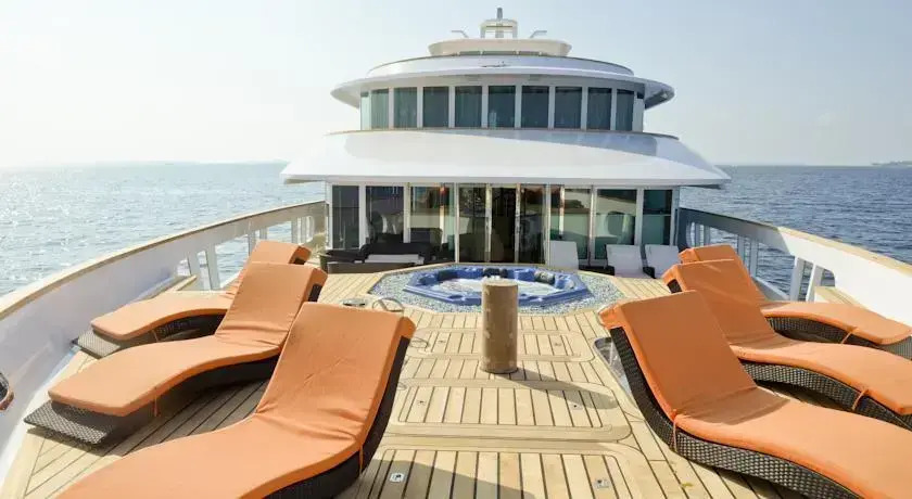 Maldives Crown