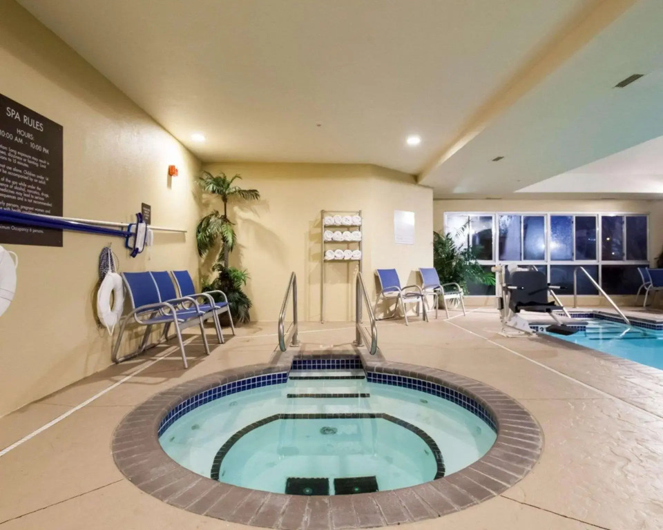 Comfort Suites Tulsa Central