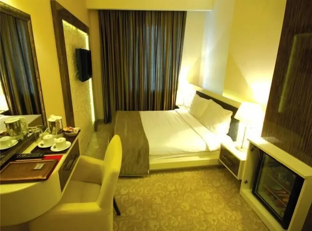 Hotel Ayata