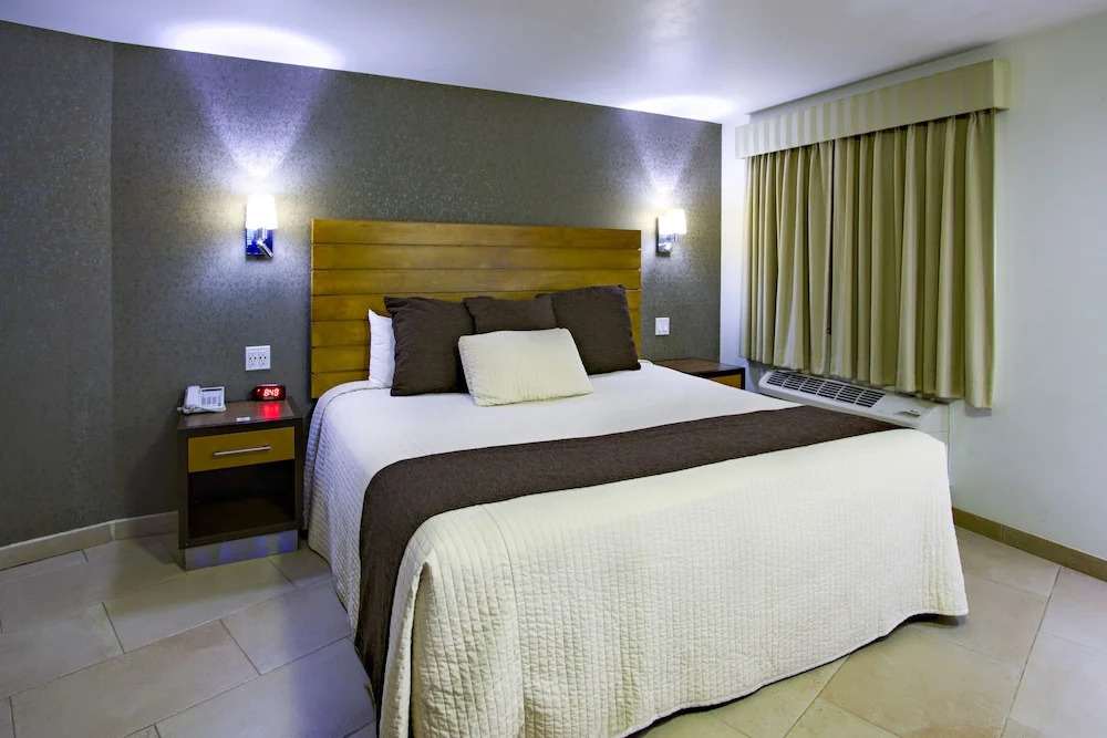 La Pinta Hotel