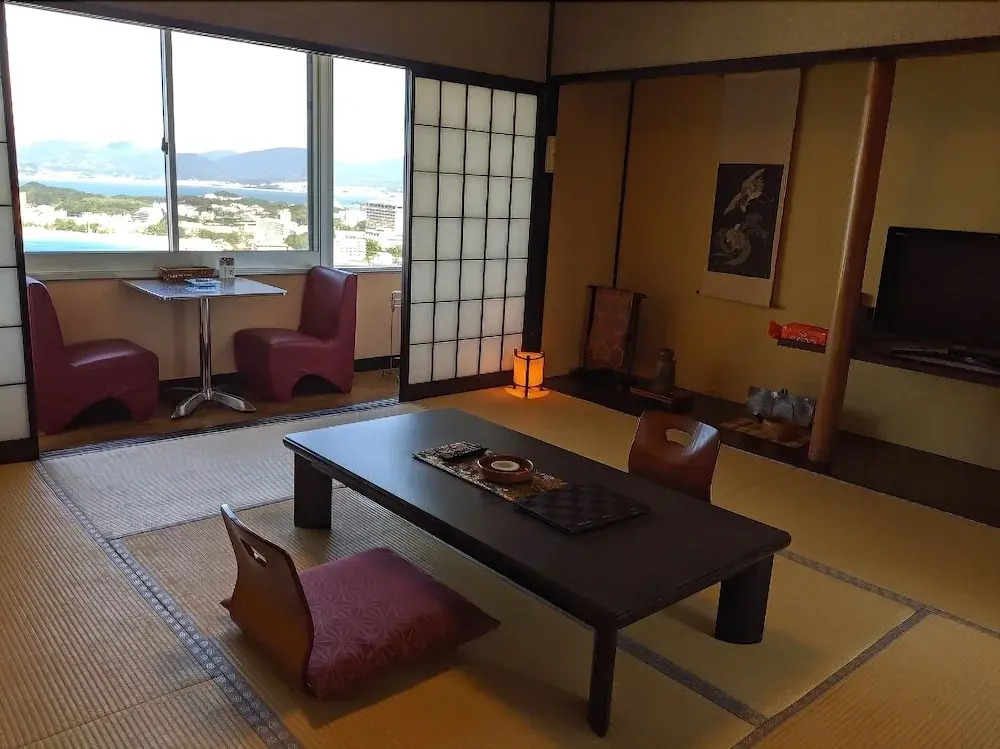 Shirahae(小さな宿　白南風)