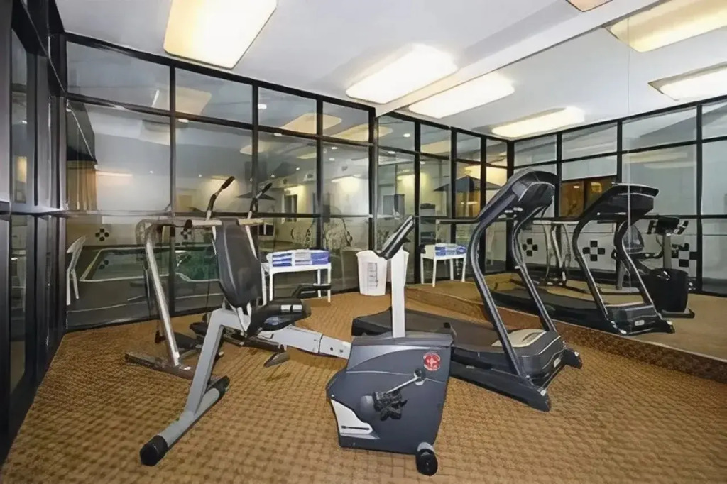 Comfort Inn & Suites East Moline near I-80