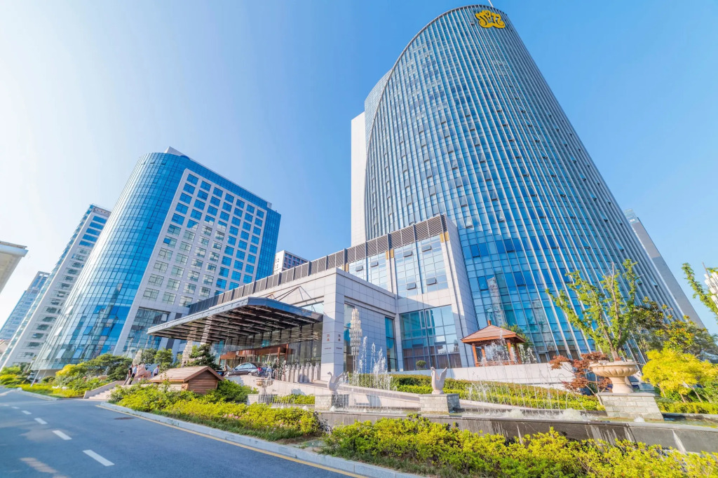 Hundred Hotel