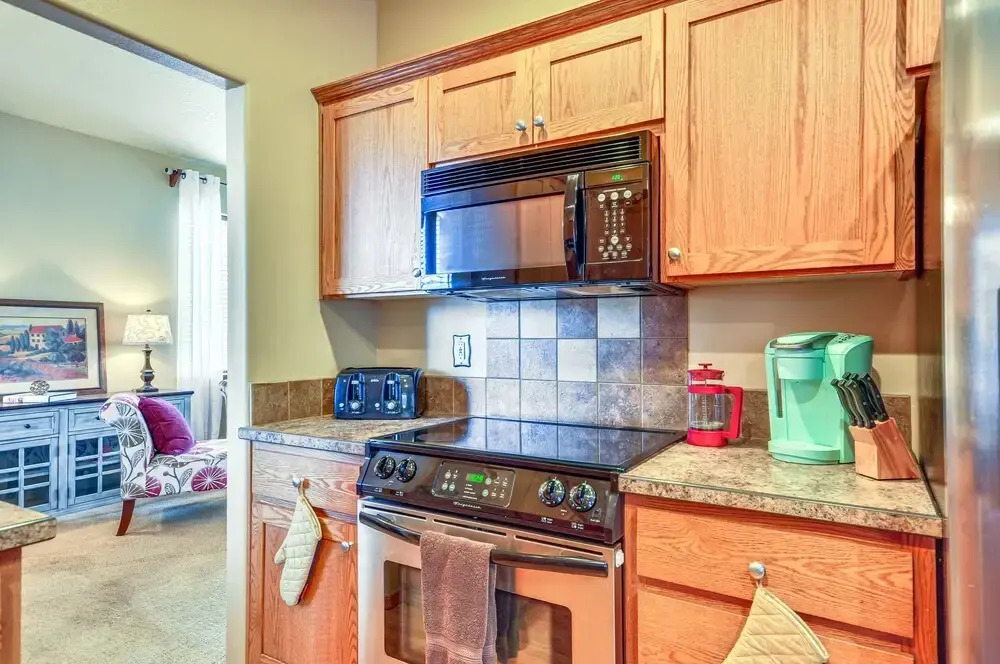 Lovely Dundee Home w/ Private Yard & Fire Pit!