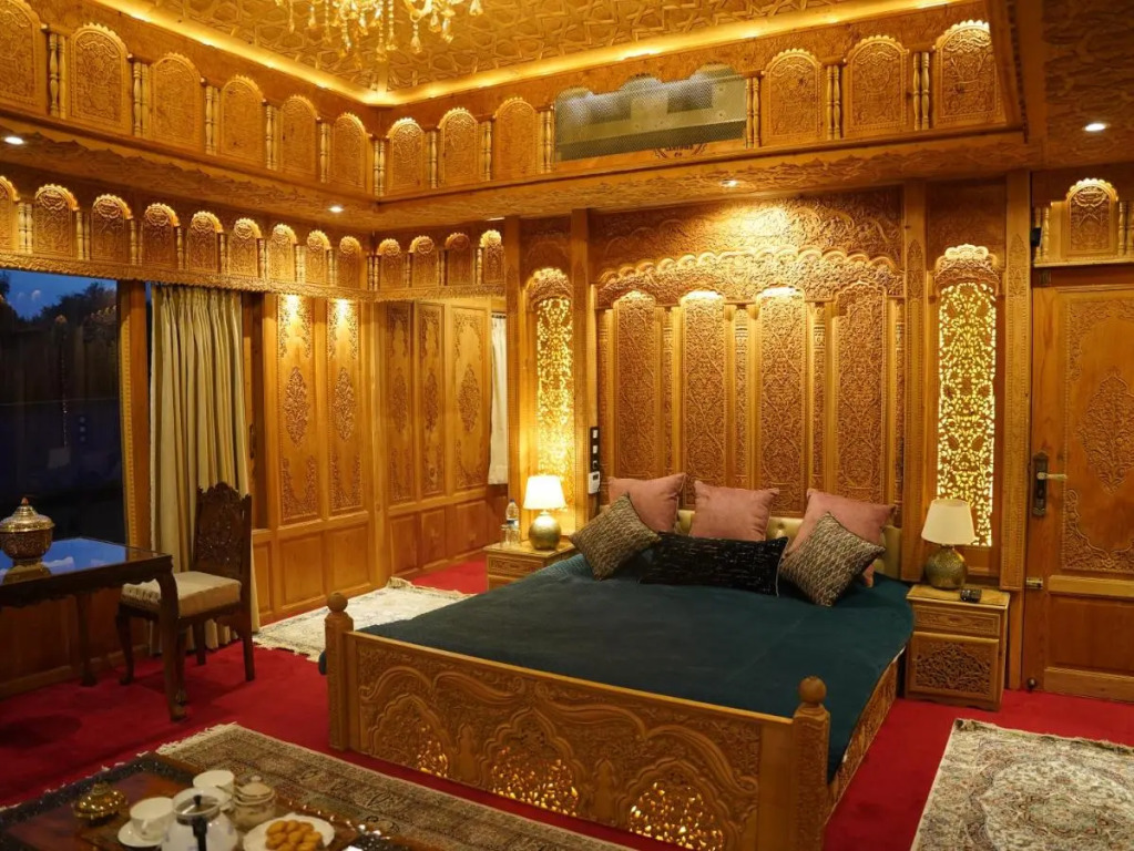 LohonoStays Harmukh Houseboat