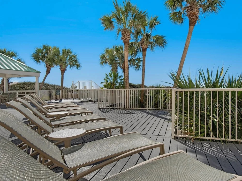 Hd1605 2 Bedroom Condo by RedAwning