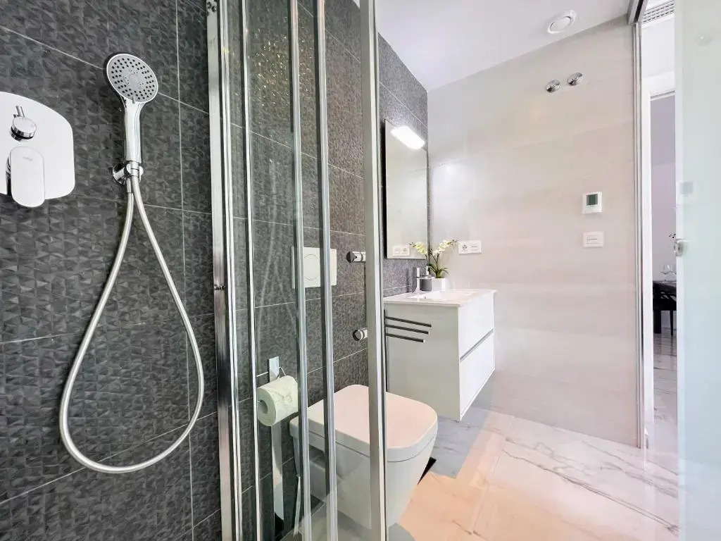 Modern Two Bedroom Ground Floor Apartment Duly7