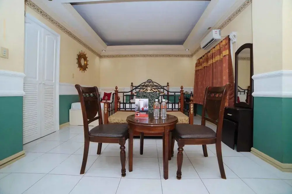 RedDoorz @ Fields Avenue Angeles City