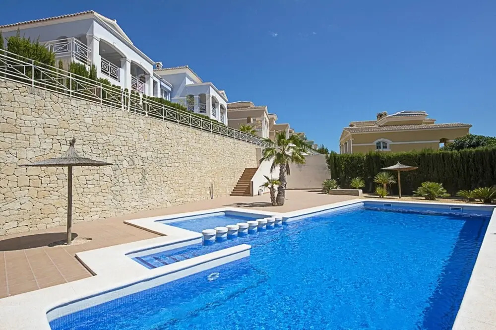 Bungalow - 3 Bedrooms with Pool and WiFi - 104999