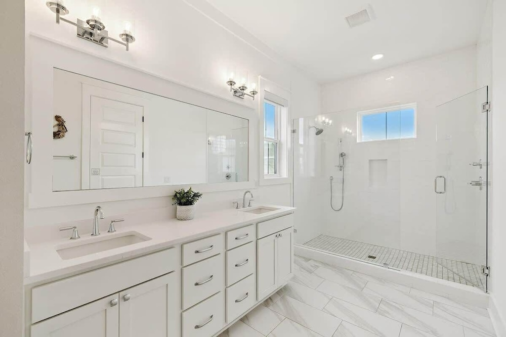 7BR Elegance and Comfort Withpool and Near the Beach