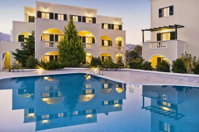Golden Sun Studios & Apartments