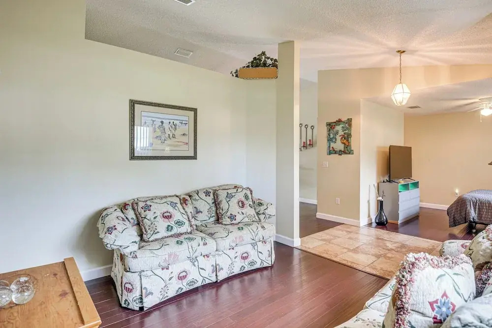 5 Mi to Beaches: Family Getaway in Palm Coast!