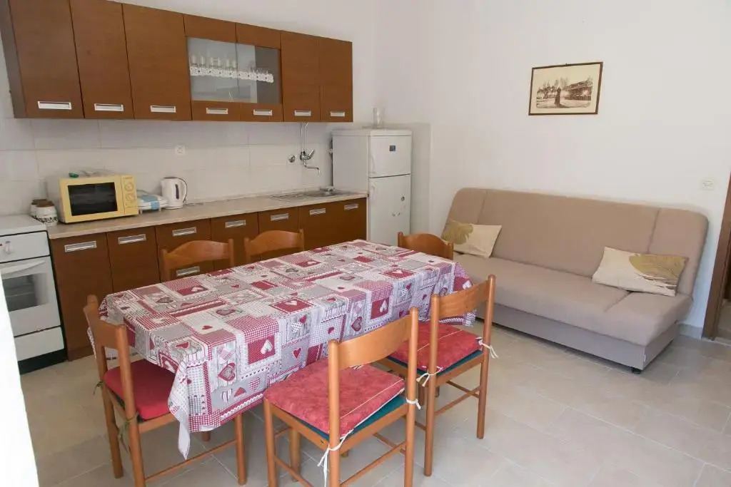 Apartments Ivica - 150m from sea
