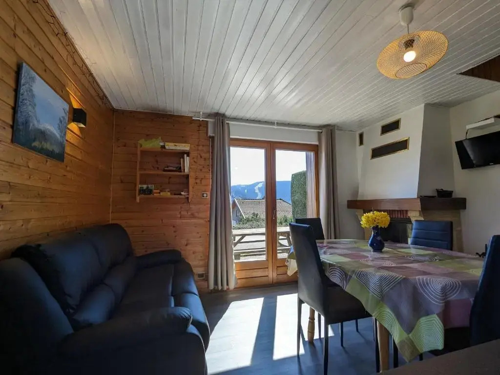 Chalet convivial à Gérardmer avec cheminée, proche du lac et des pistes, idéal famille et rando - FR-1-589-95