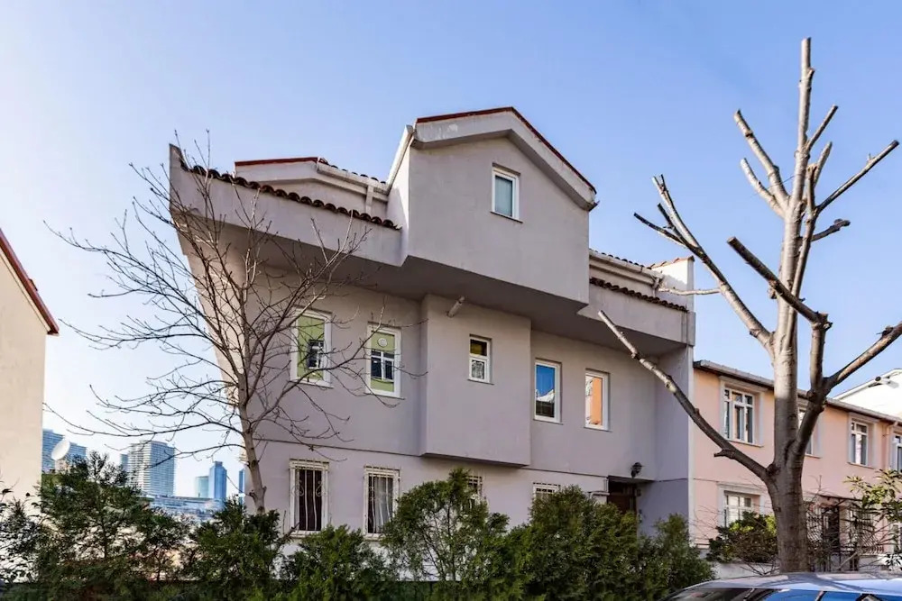 House with Balcony and City View in Besiktas