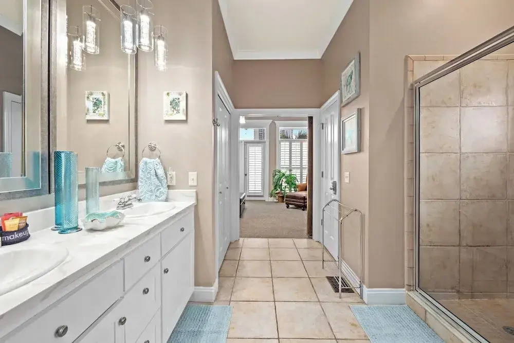 Algun Dia - Plush Family-Friendly Home - A Block from Beach