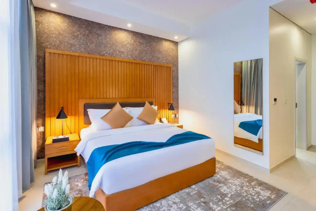 Alisa Hotel Tema