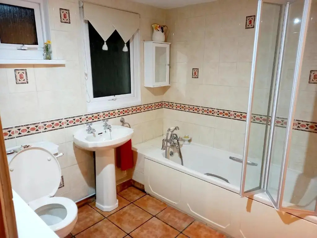 Luxurious Entire Studio in Axminster Suitable for