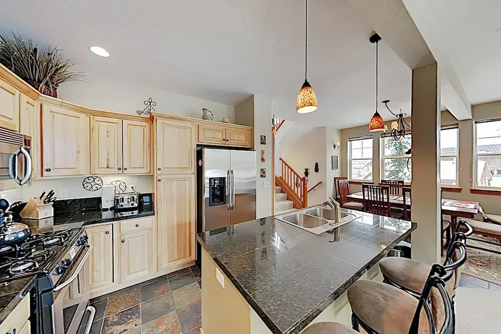 Classy W/ Private Hot Tub & Garage 3 Bedroom Condo