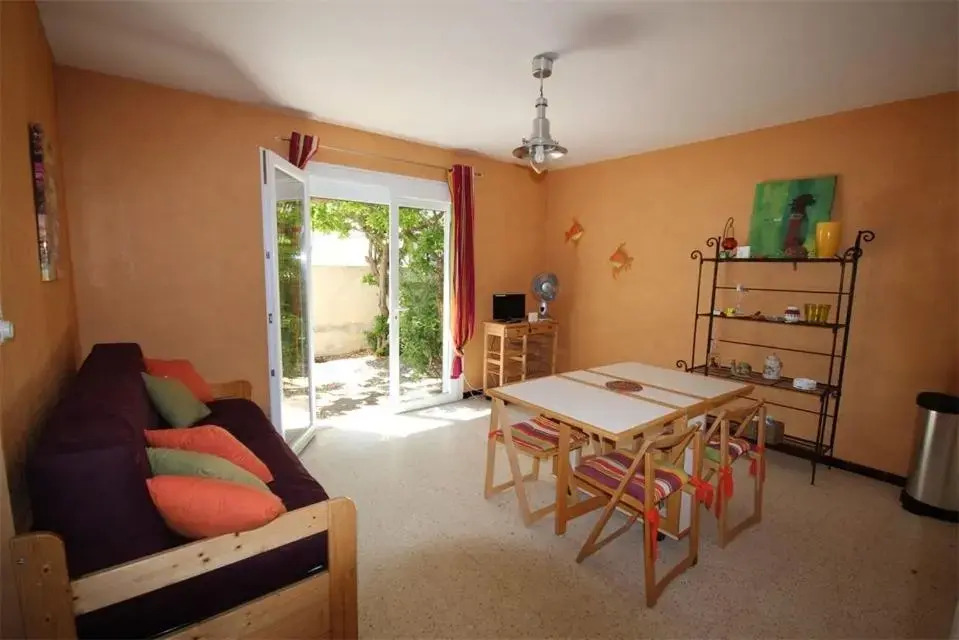 80m de la plage Appartement au rdc d'une maison 1 chambre 4 couchages cour LXRV9B