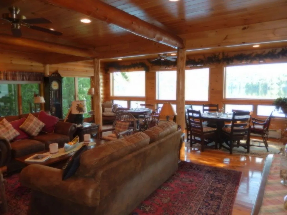 Kiwassa Lake Bed & Breakfast