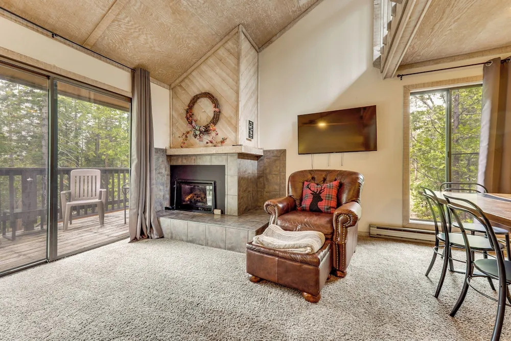 2 Mi to Dorabella Cove: Dog-friendly Townhouse