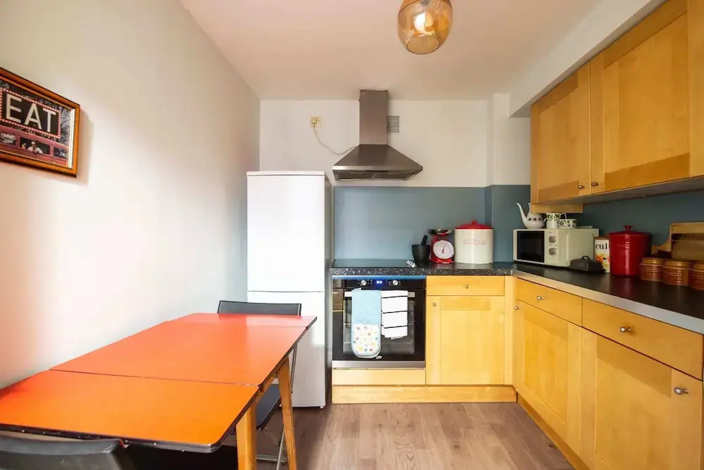 Converted Tea House With Retro Vibes In Lively Leith