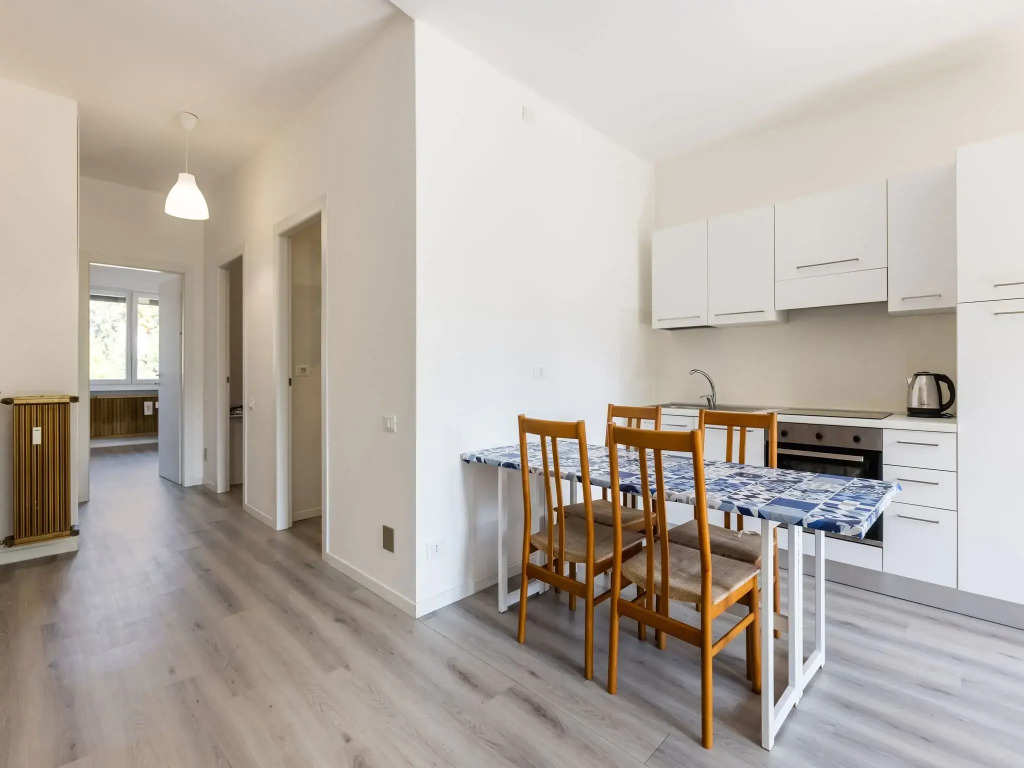 Snug apartment in Lesa with balcony
