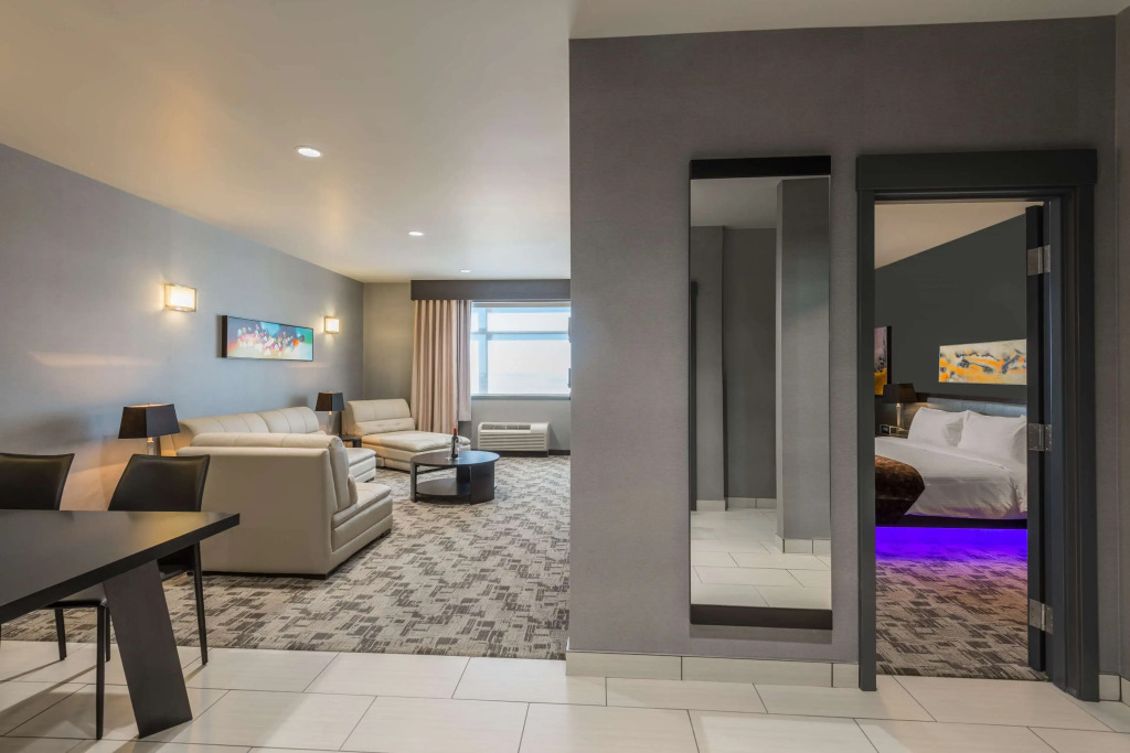 Applause Hotel by CLIQUE