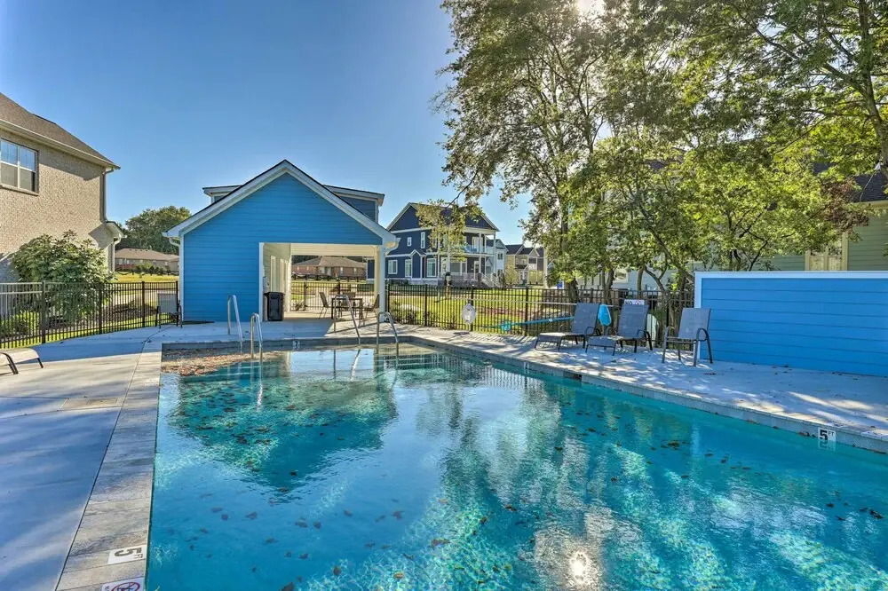 Waterfront Oasis On Tims Ford Lake: Pool/kayak!