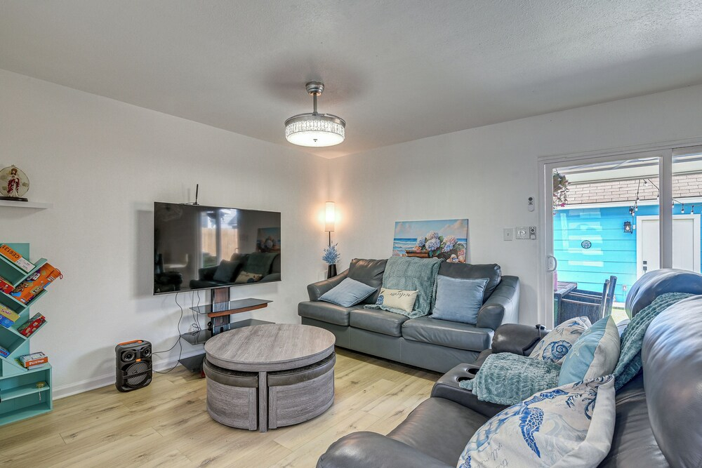 1/2 Mi to Sylvan Beach Park! Chic Townhome w/ Yard