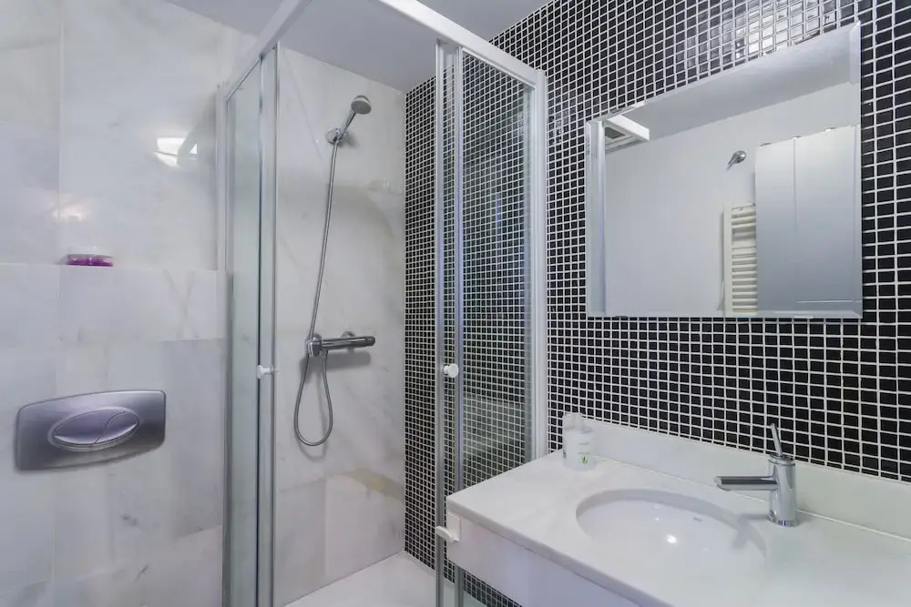 Dobo Homes Manoteras I Apartment