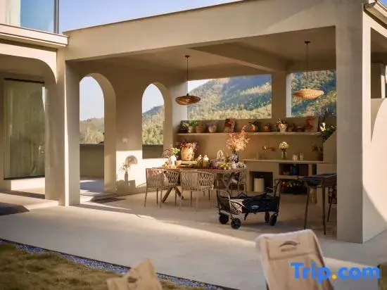 SUNMIT NOOK Misty Wilderness · Mountain Top Beauty Stay (Anji Yunshang Grassland Store)