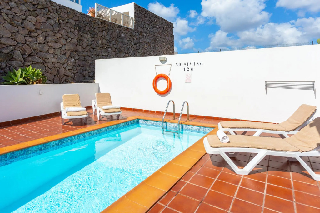 Villa Julianne 4 Heated Private Pool Walk to Beach A C Wifi Car Not Required - 2417