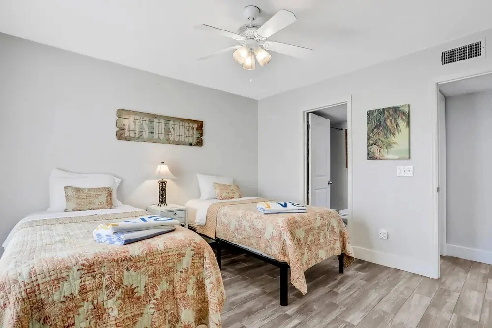 Ground-floor Condo Next to the Tennis Courts With 2 Pools, Sauna, Beach Access