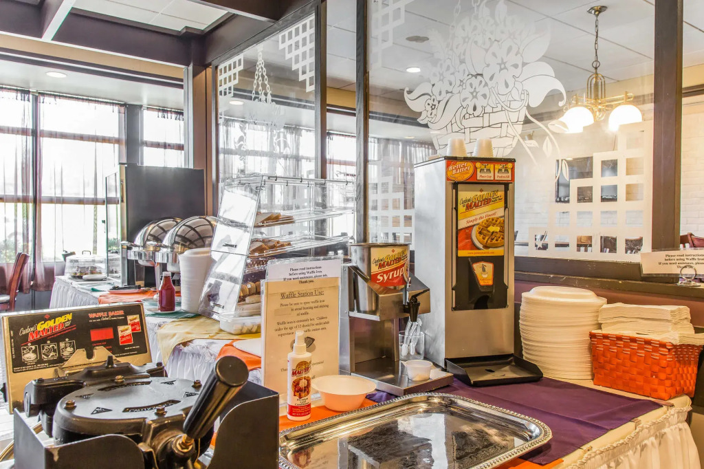 Rodeway Inn & Suites East Windsor