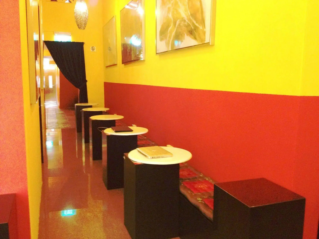 Moni Gallery Hostel