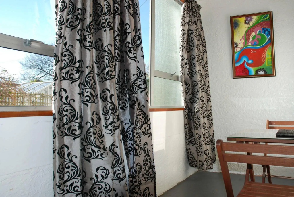 Chillawhile Backpackers Art Gallery - Hostel