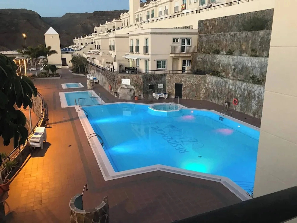 Welcoming and Modern Holiday Home With Access to Swimming Pool