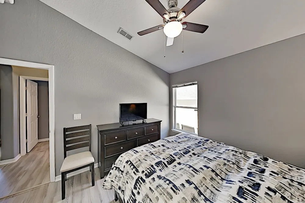 Peaceful W/ Lanai Pool - Near Disney! 4 Bedroom Home