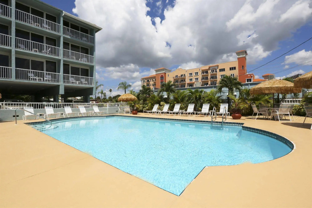Barefoot Beach Club