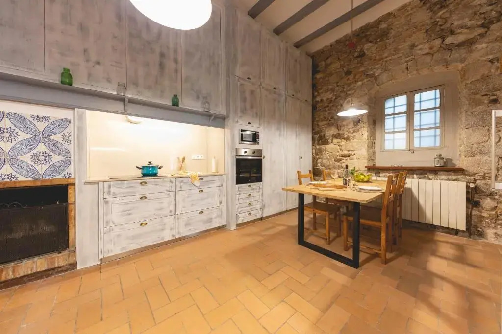 Bravissimo Plaça del Vi, Authentic Historic Apartment