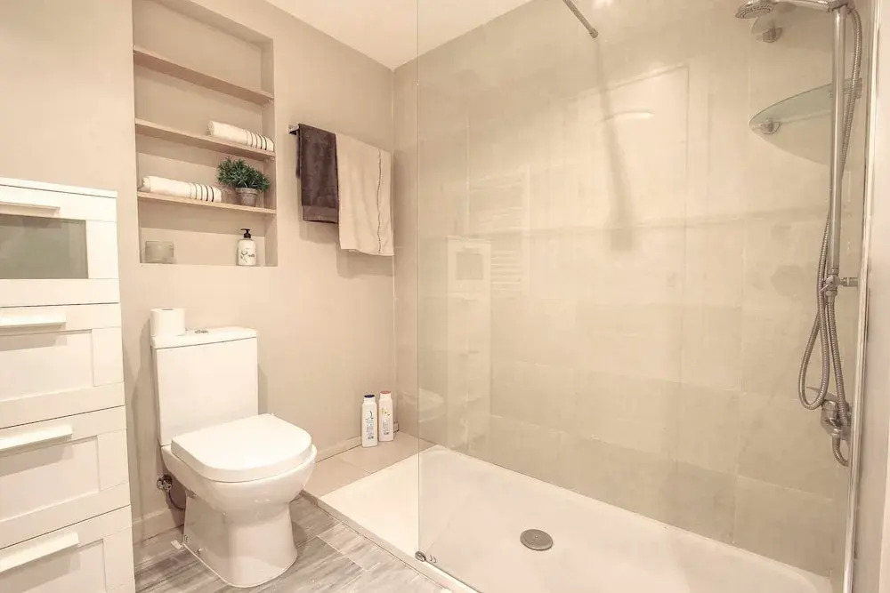 1152 Beachfront 2 Family Apartments 6 Bedr. Sleeps 15