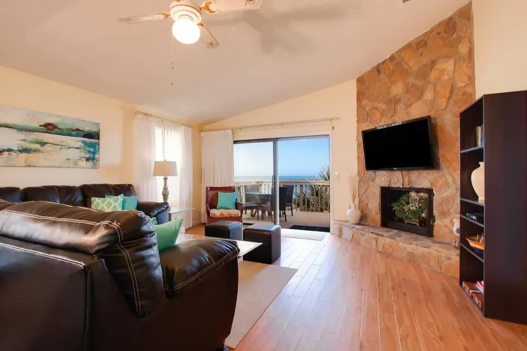 Turtle Cove 4 Br home by RedAwning