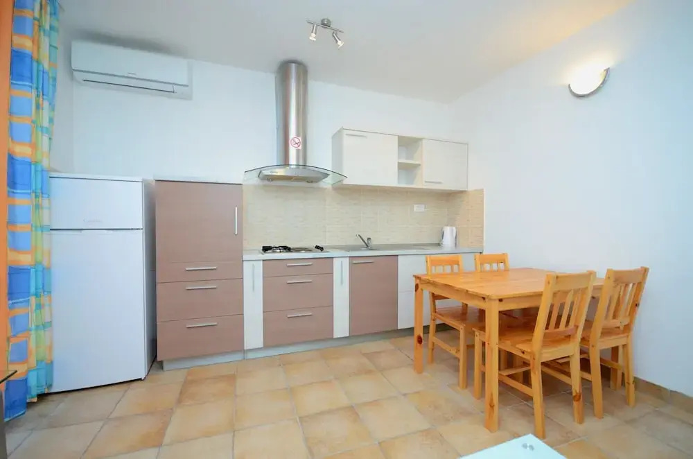 A2 - apt With 2 Balconies, 5 min Walking to Beach