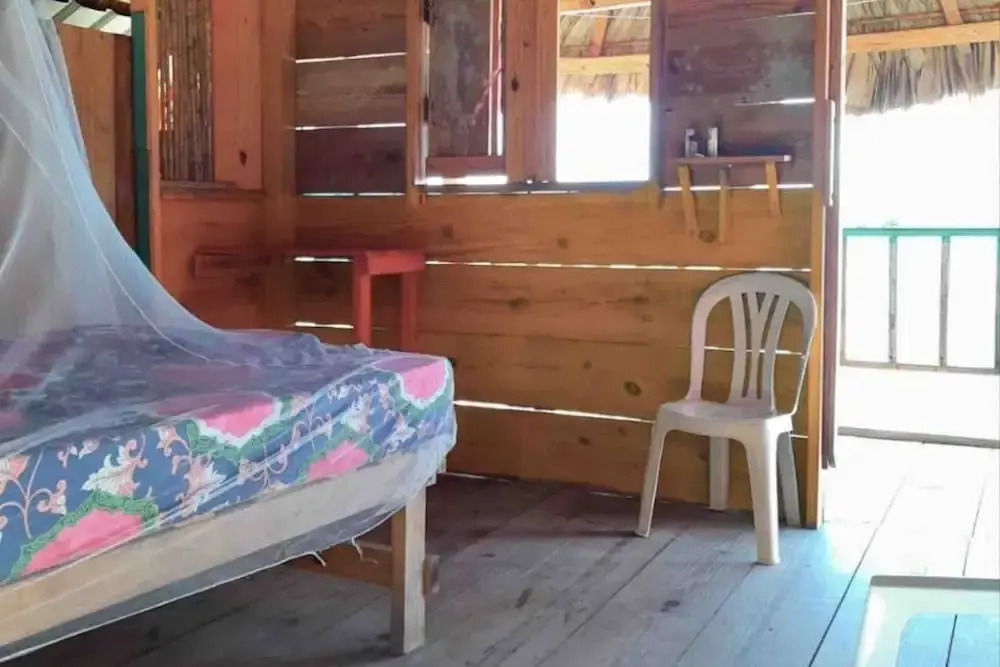 Private Ocean-Front Cabin with private bathroom on San Blas Island